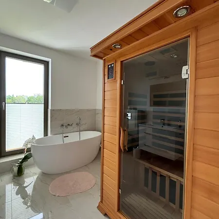 Вилла Almond Вонярцвашхедь