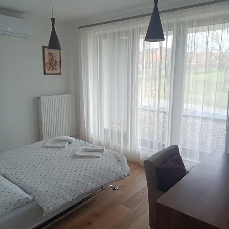 Almond Vonyarcvashegy