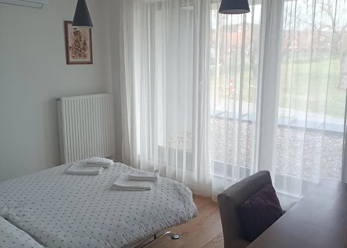 Almond Vonyarcvashegy